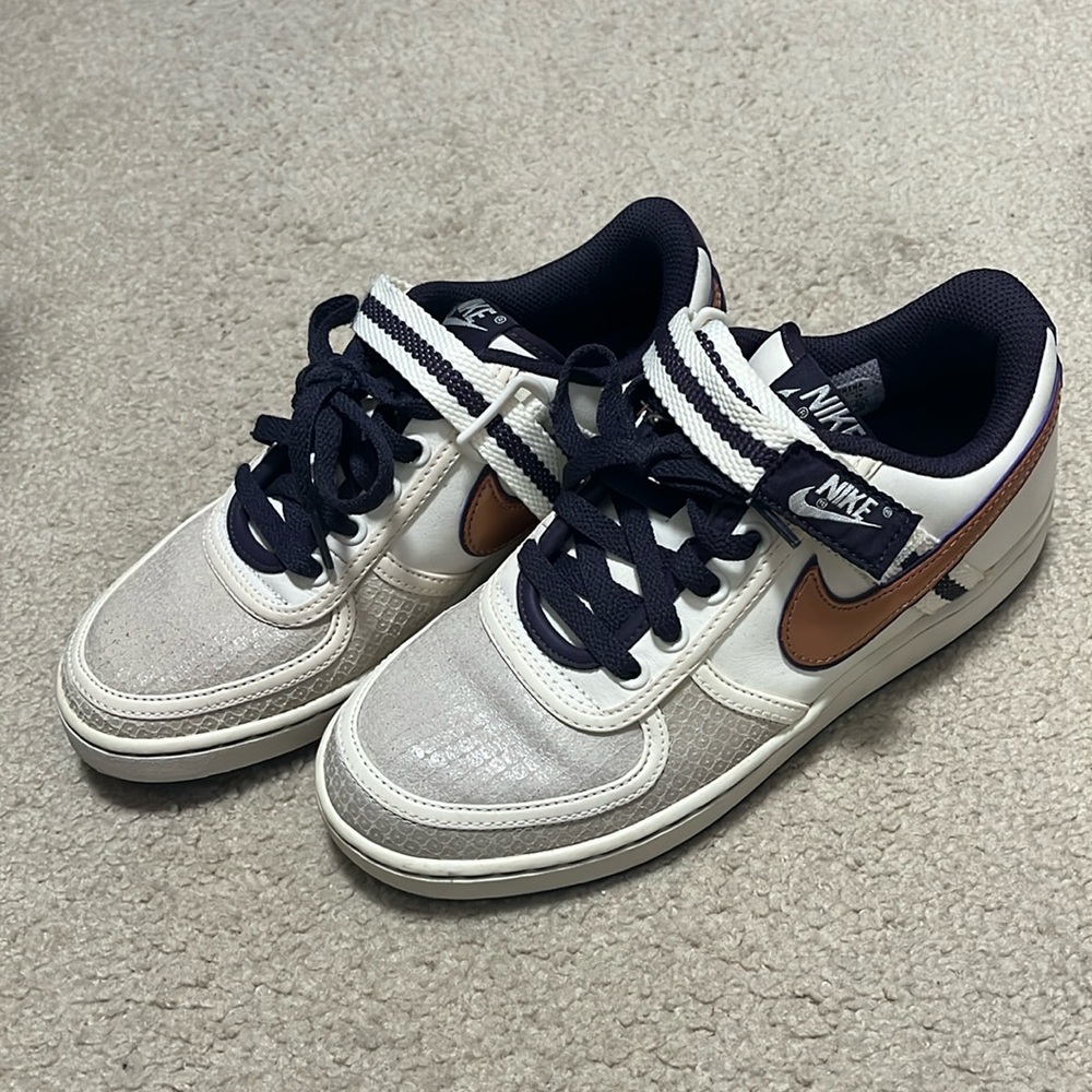 Ladies Nike Shoes, off white/cream, Navy with bronze accents size 7.5 worn once